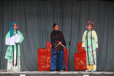 Luannan County - 28 Şubat 2018: Çin geleneksel kostüm draması sahnesi, Luannan County, Hebei Eyaleti, Çin