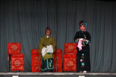 Luannan County - 28 Şubat 2018: Çin geleneksel kostüm draması sahnesi, Luannan County, Hebei Eyaleti, Çin