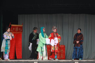 Luannan County - 28 Şubat 2018: Çin geleneksel kostüm draması sahnesi, Luannan County, Hebei Eyaleti, Çin