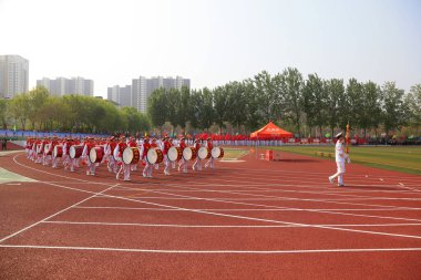 Tangshan City - 26 Nisan 2018: Ortaokul spor oyunlarının açılış töreni, Tangshan City, Hebei, Çin