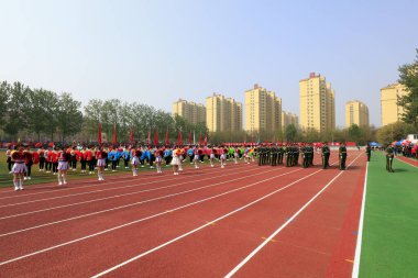 Tangshan City - 26 Nisan 2018: Ortaokul spor oyunlarının açılış töreni, Tangshan City, Hebei, Çin