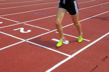 Uzun mesafe koşucusunun bacakları