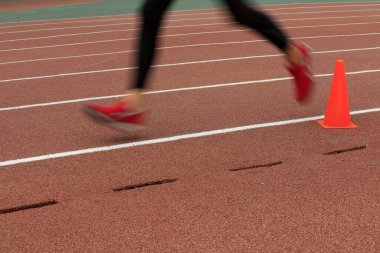 Uzun mesafe koşucusunun bacakları