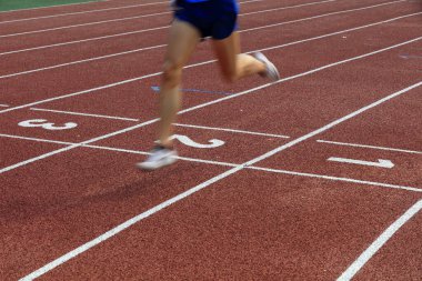 Uzun mesafe koşucusunun bacakları