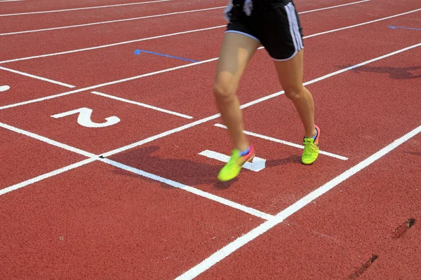 Uzun mesafe koşucusunun bacakları