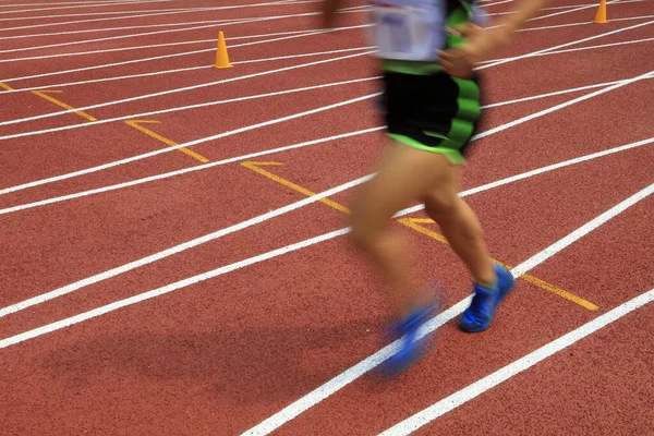 Uzun mesafe koşucusunun bacakları