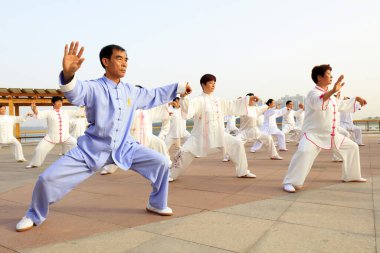 LUANNAN COUNTY, Çin - 27 Mayıs 2018: İnsanlar parkta, LUANNAN COUNTY, Hebei Eyaleti, Çin