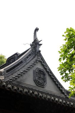 Yu Garden, Şangay, Çin 'de çatıda antik mimari heykel