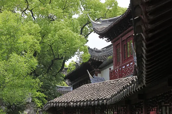 Eski binaların saçakları Yu bahçesinde, Şangay, Çin