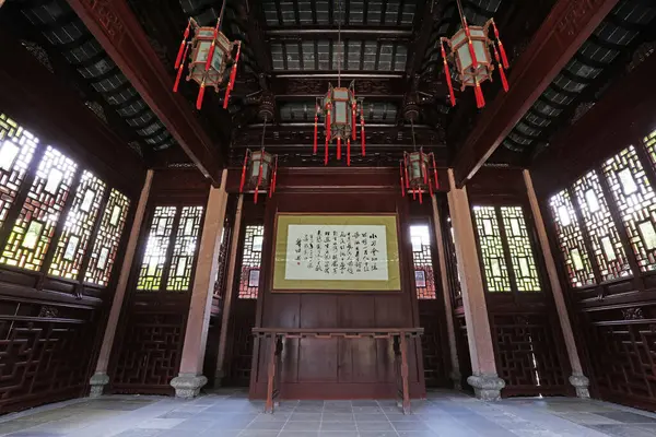 Şangay, Çin - 2 Haziran 2018: Çin 'in Yu Garden, Şangay, Çin' deki geleneksel iç dekorasyonu
