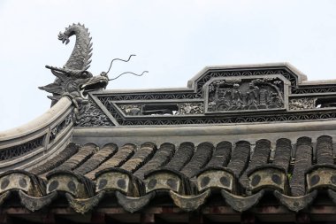 Yu Garden, Şangay, Çin 'de çatıda antik mimari heykel