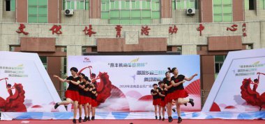 Luannan County - 10 Temmuz 2018: Plaza Fitness Dance Site, Luannan County, Hebei Eyaleti, Çin