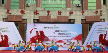 Luannan County - 10 Temmuz 2018: Plaza Fitness Dance Site, Luannan County, Hebei Eyaleti, Çin