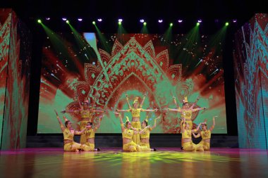 LUANNAN COUNTY, Hebei Eyaleti, Çin - 28 Nisan 2019: Çin geleneksel programı Guanyin gösterisi sahnede.