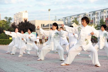 Luannan County, Çin - 31 Ağustos 2019: Taiji boks antrenmanı, Luannan County, Hebei Eyaleti, Çin