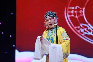 LUANNAN COUNTY, Hebei Eyaleti, Çin - 17 Kasım 2019: Çin Pingju gösterisi.