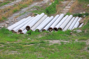 Çimento prefabrik boruların yakın plan fotoğrafları.