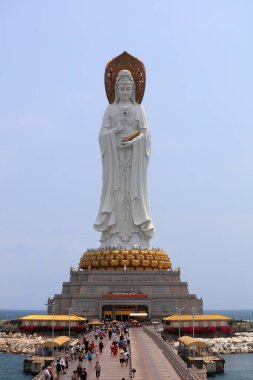 Sanya Şehri, Çin - 2 Nisan 2019: Nanshan turizm bölgesinde Guanyin heykeli, Sanya Şehri, Hainan Eyaleti, Çin