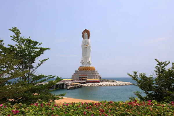 Sanya City China April 2019 Guanyin Sculptuur Aan Zee Nanshan Rechtenvrije Stockfoto's