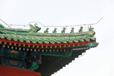 Pekin, Çin - 6 Nisan 2019: Ditan Park, Pekin, Çin 'de Çin klasik seramik mimari manzarası