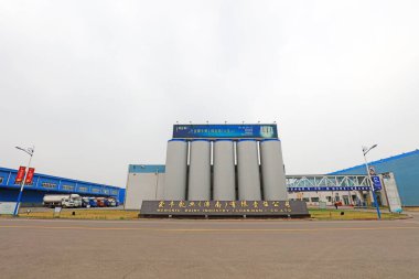 LUANNAN COUNTY, Hebei Eyaleti, Çin - 23 Nisan 2019: Mengniu Dairy LUANNAN Co., Ltd.