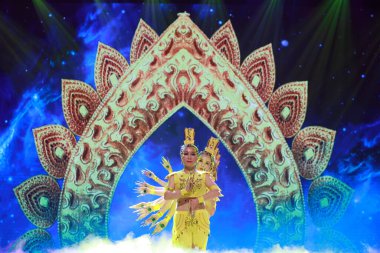 LUANNAN COUNTY, Hebei Eyaleti, Çin - 28 Nisan 2019: Çin geleneksel programı Guanyin gösterisi sahnede.