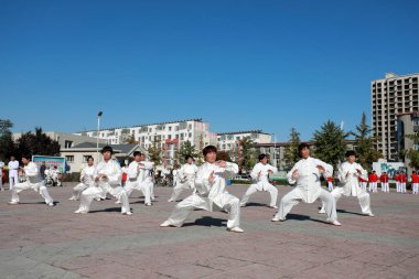 Luannan County, Çin - 8 Ekim 2019: Taijiquan performansı, Luannan County, Hebei Eyaleti, Çin