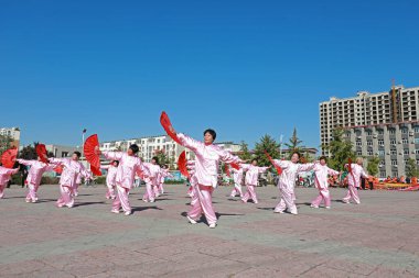 Luannan County, Çin - 8 Ekim 2019: Taiji Bıçak Fuarı, Luannan County, Hebei Eyaleti, Çin