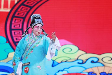 LUANNAN COUNTY, Hebei Eyaleti, Çin - 17 Kasım 2019: Çin Pingju gösterisi.