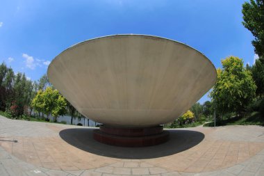 Luannan County - 6 Haziran 2019: Parkta bowling heykeli, Luannan County, Hebei Eyaleti, Chin