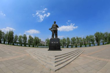 Luannan İlçesi - 6 Haziran 2019: Çin 'in Hebei Eyaleti, Luannan İlçesi, parkta antik Çinli kadın heykelleri