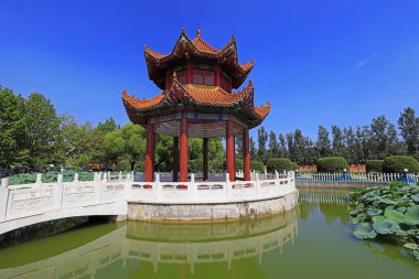Parktaki geleneksel Çin Pavyonu