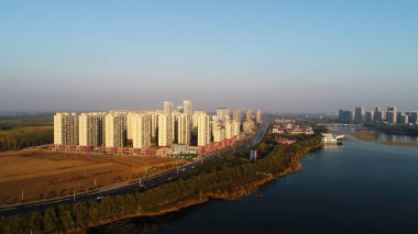 Luannan İlçesi Sonbaharda, Hebei, Çin 'de inşaat manzarası