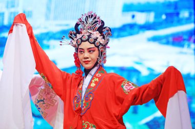 Luannan County - 30 Kasım 2018: Pekin Opera Performansı, Luannan County, Hebei Eyaleti, Çin