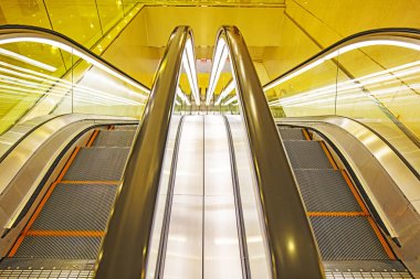 Lüks otellerde yürüyen merdivenler.