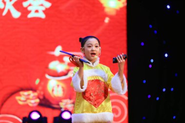 Luannan County - 26 Ocak 2019: Sahnede Çocuk Dansı Performansı, Luannan County, Hebei Eyaleti, Chin
