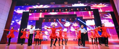 Luannan County - 27 Ocak 2019: Çocuklar Latin dansı gösterisi, Luannan County, Hebei Eyaleti, Çin
