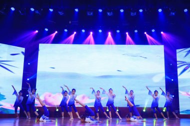 Luannan County - 29 Ocak 2019: Sahnede Çocuk Dansı Performansı, Luannan County, Hebei Eyaleti, Çin