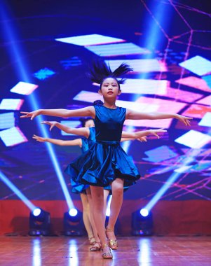 Luannan County - 29 Ocak 2019: Sahnede Çocuk Dansı Performansı, Luannan County, Hebei Eyaleti, Çin