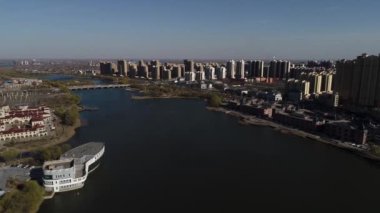 Rıhtıma bakan şehir mimarisinin hava fotoğrafı, Kuzey Çin