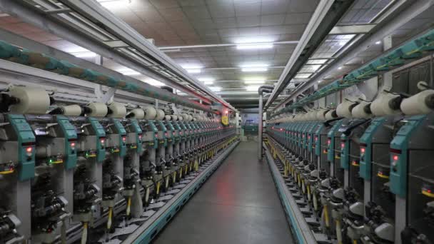 Üretim Hattında Dönen Fabrika Makineleri Ekipmanlar Kuzey Çin — Stok video