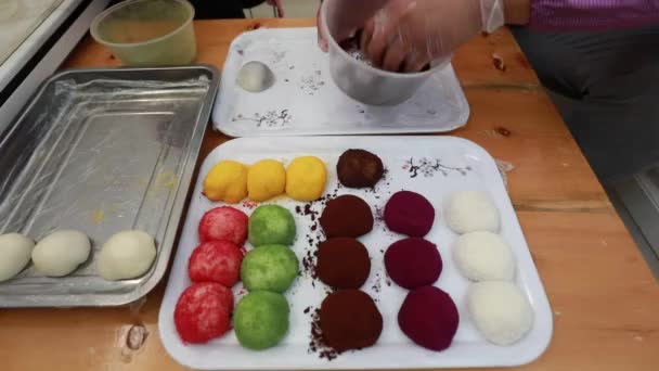 Šéfkuchaři Dělají Tradiční Čínské Pečivo Moxa Zrna — Stock video