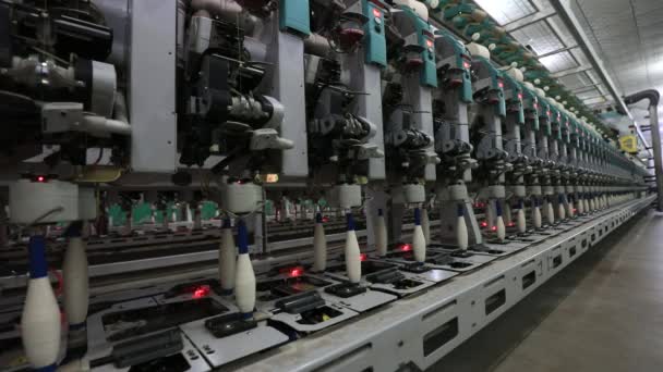 华北纺纱厂纺纱机的纺纱机及设备 — 图库视频影像