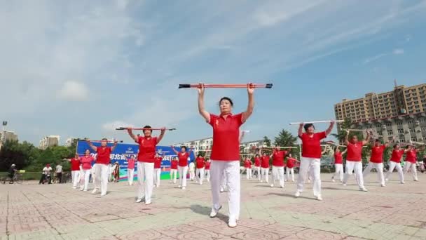 Luannan County Hebeiprovinsen Kina Augusti 2020 Kvinnor Uppträder Torget Med — Stockvideo