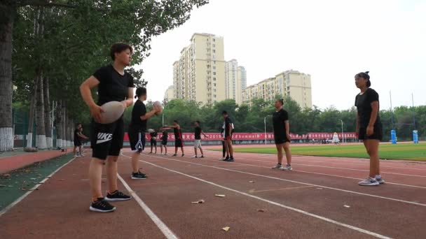 Luannan County Provinz Hebei China August 2020 Mittelschüler Üben Rugby — Stockvideo