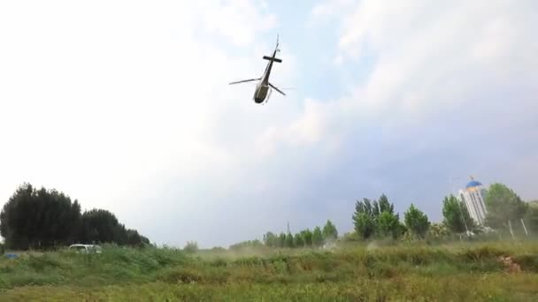Сельскохозяйственные Вертолеты Взлетают Полях Северный Китай — стоковое видео