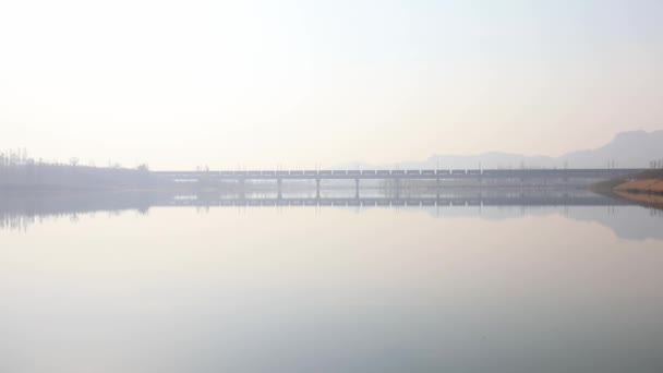 Észak Kínai Hídon Közlekedő Tehervonatok — Stock videók