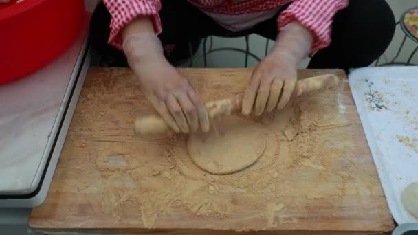 Шеф Повара Готовят Традиционные Китайские Кондитерские Зерна Мокса — стоковое видео