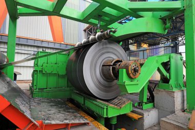 Striptiz üretim hattı Kuzey Çin 'de bir demiryolu şirketinde.