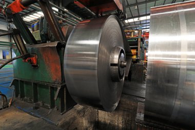 Striptiz üretim hattı Kuzey Çin 'de bir demiryolu şirketinde.